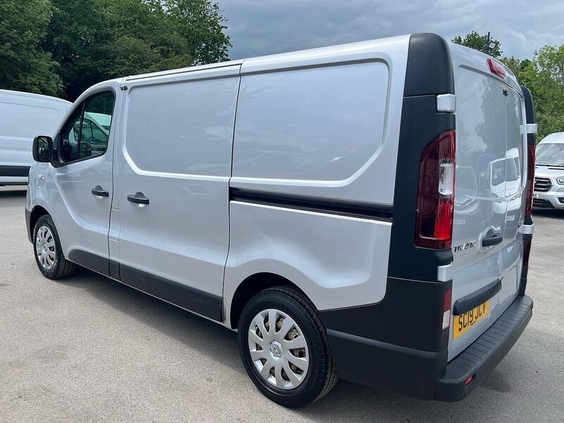 Renault 1.6 dCi 27 Business Panel Van 5dr Diesel Manual SWB Standard Roof Euro 6 (120 ps)