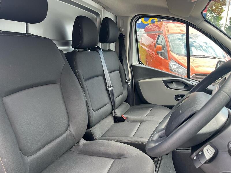Renault 1.6 dCi 27 Business Panel Van 5dr Diesel Manual SWB Standard Roof Euro 6 (120 ps)