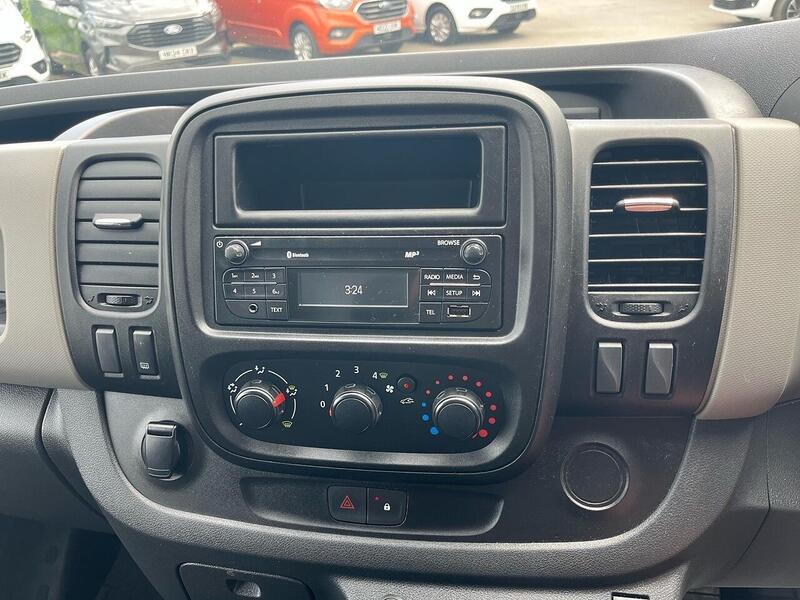 Renault 1.6 dCi 27 Business Panel Van 5dr Diesel Manual SWB Standard Roof Euro 6 (120 ps)