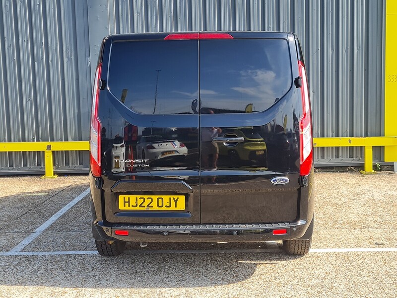 Ford 320 EcoBlue Limited Combi Van 2.0 Automatic Diesel