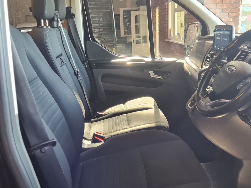 Ford 320 EcoBlue Limited Combi Van 2.0 Automatic Diesel