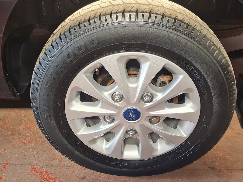 Ford 320 EcoBlue Limited Combi Van 2.0 Automatic Diesel
