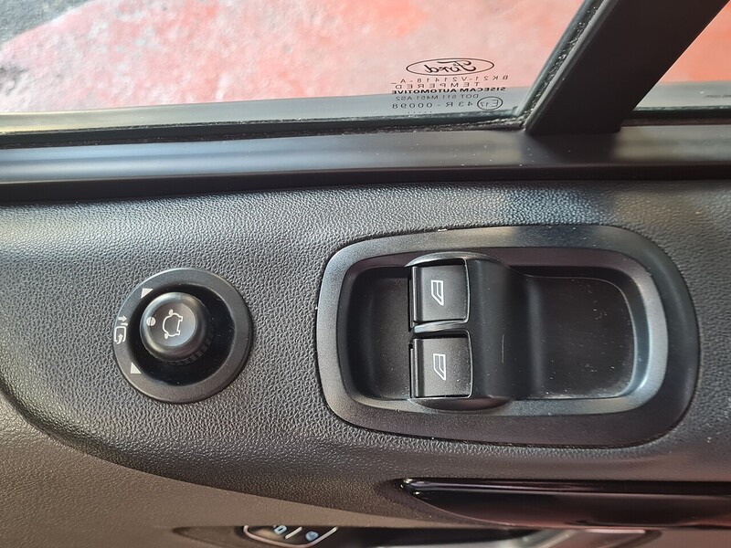 Ford 320 EcoBlue Limited Combi Van 2.0 Automatic Diesel