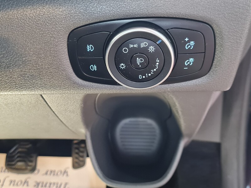Ford 320 EcoBlue Limited Combi Van 2.0 Automatic Diesel