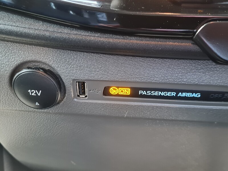 Ford 320 EcoBlue Limited Combi Van 2.0 Automatic Diesel
