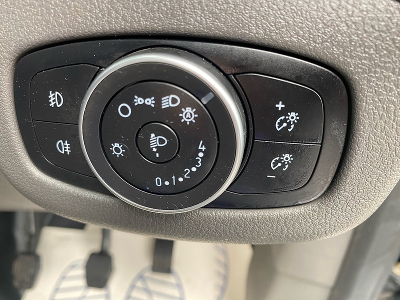 Ford 1.5 250 EcoBlue Limited Panel Van 5dr Diesel Manual L2 Euro 6 (s/s) (100 ps)