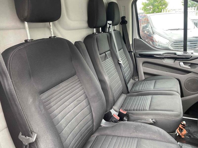 Ford 2.0 300 EcoBlue Limited Panel Van 5dr Diesel Manual L2 H1 Euro 6 (s/s) (170 ps)