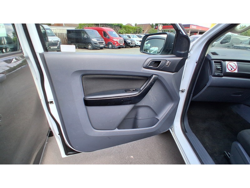 Ford 2.2 TDCi XL Pickup Double Cab 4dr Diesel Manual 4WD Euro 6 (s/s) (Eco Axle) (160 ps) 2.2 4dr Pickup Manual Diesel