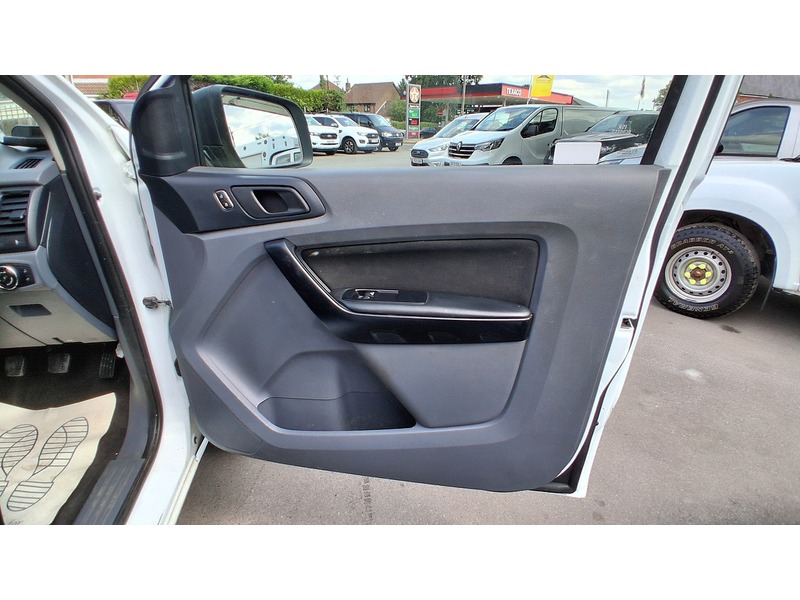 Ford 2.2 TDCi XL Pickup Double Cab 4dr Diesel Manual 4WD Euro 6 (s/s) (Eco Axle) (160 ps) 2.2 4dr Pickup Manual Diesel