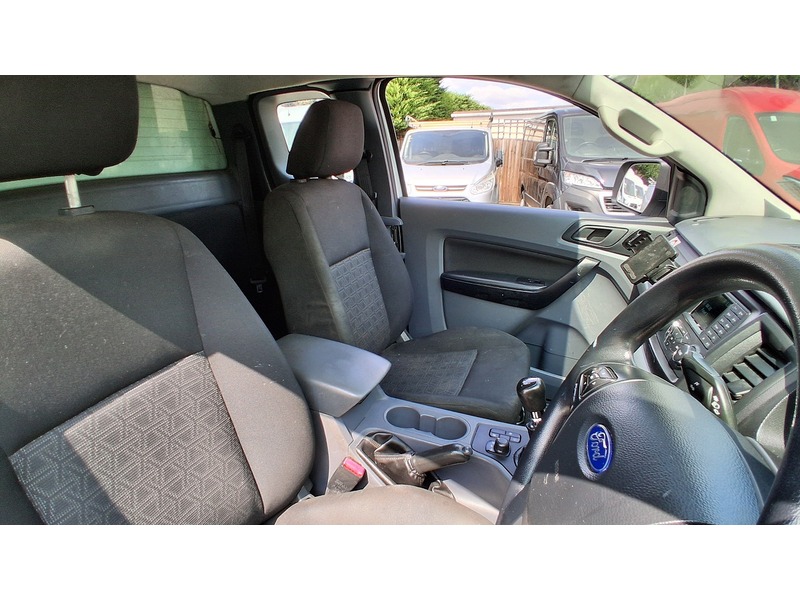 Ford 2.2 TDCi XL Pickup Double Cab 4dr Diesel Manual 4WD Euro 6 (s/s) (Eco Axle) (160 ps) 2.2 4dr Pickup Manual Diesel