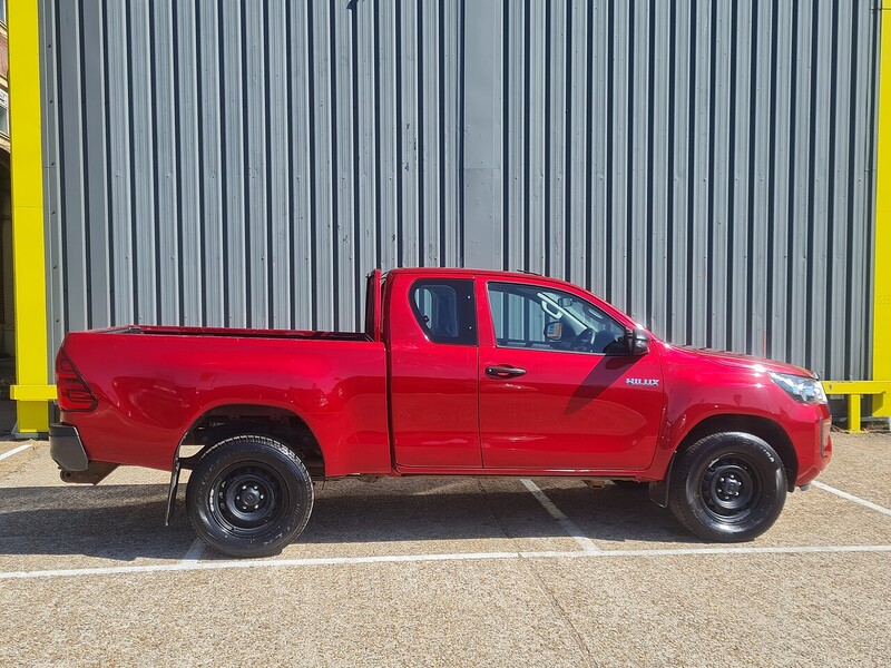 Toyota D-4D Active Pickup 2.4 Manual Diesel