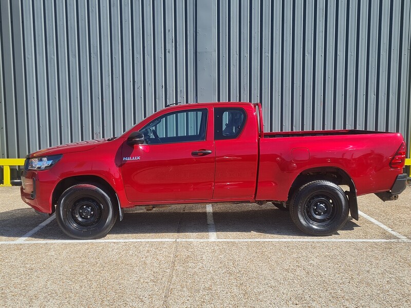 Toyota D-4D Active Pickup 2.4 Manual Diesel