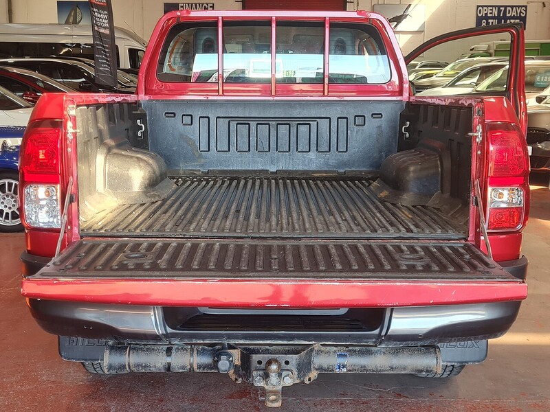 Toyota D-4D Active Pickup 2.4 Manual Diesel