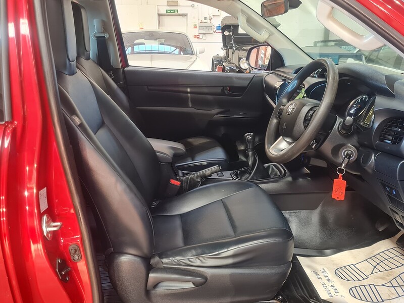 Toyota D-4D Active Pickup 2.4 Manual Diesel