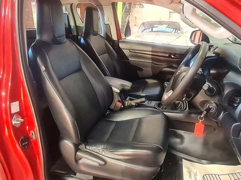 Toyota D-4D Active Pickup 2.4 Manual Diesel