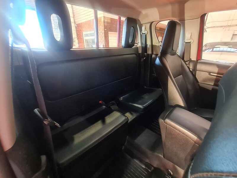 Toyota D-4D Active Pickup 2.4 Manual Diesel
