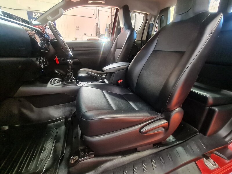 Toyota D-4D Active Pickup 2.4 Manual Diesel
