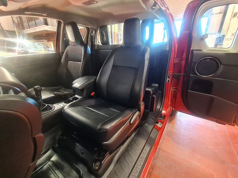 Toyota D-4D Active Pickup 2.4 Manual Diesel
