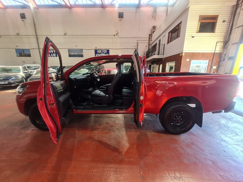 Toyota D-4D Active Pickup 2.4 Manual Diesel