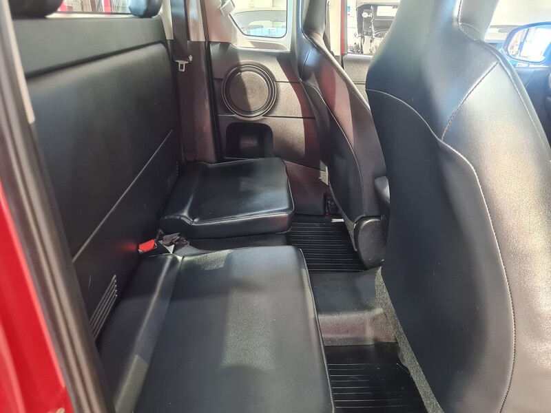 Toyota D-4D Active Pickup 2.4 Manual Diesel