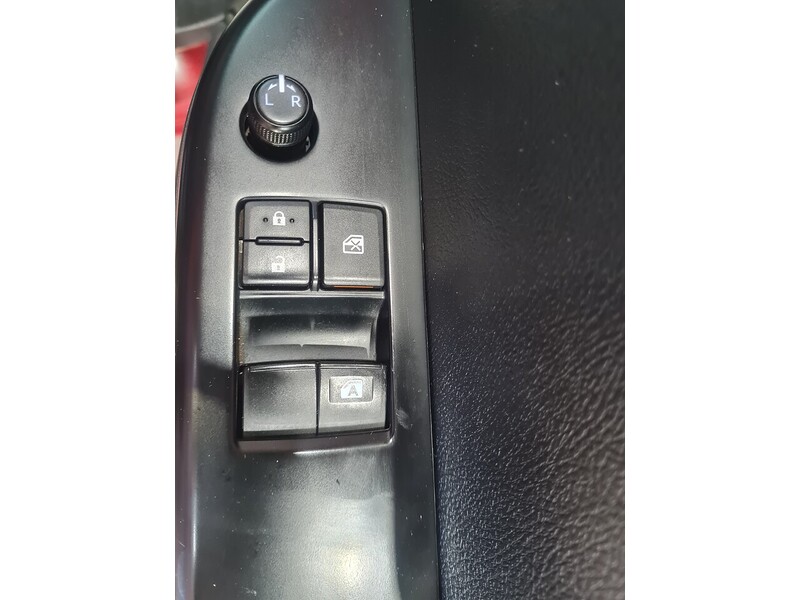 Toyota D-4D Active Pickup 2.4 Manual Diesel