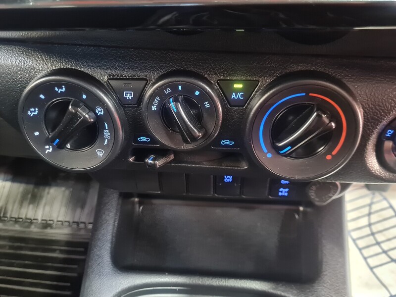 Toyota D-4D Active Pickup 2.4 Manual Diesel