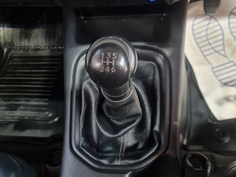 Toyota D-4D Active Pickup 2.4 Manual Diesel
