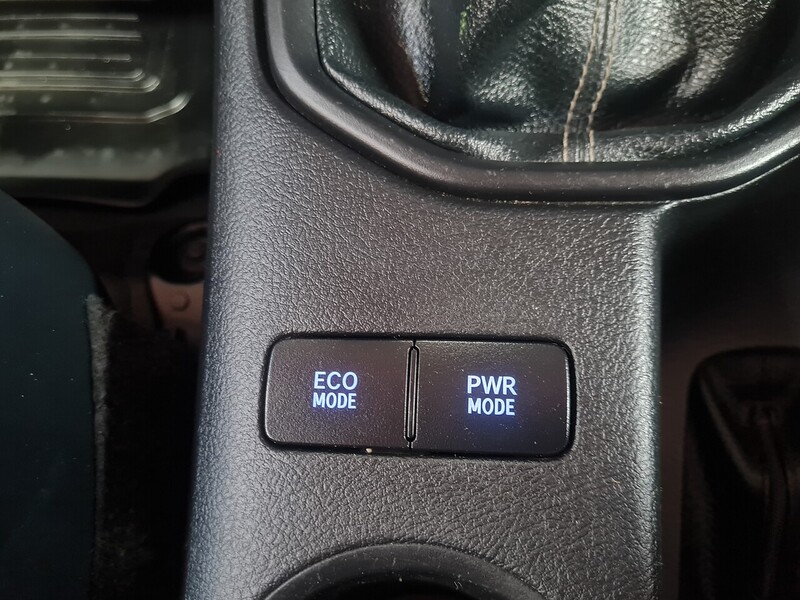 Toyota D-4D Active Pickup 2.4 Manual Diesel