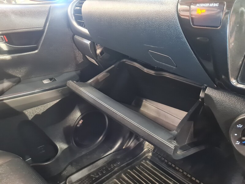 Toyota D-4D Active Pickup 2.4 Manual Diesel