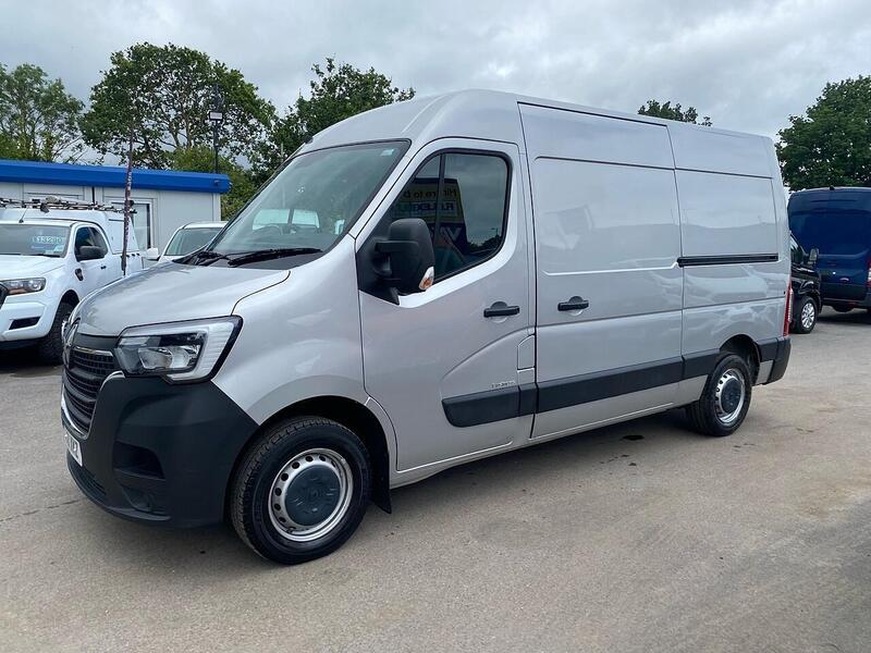 Renault 2.3 dCi 35 Business Panel Van 4dr Diesel Manual FWD MWB Medium Roof Euro 6 (135 ps)