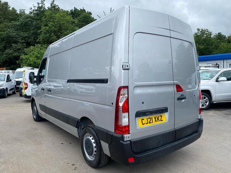 Renault 2.3 dCi 35 Business Panel Van 4dr Diesel Manual FWD MWB Medium Roof Euro 6 (135 ps)