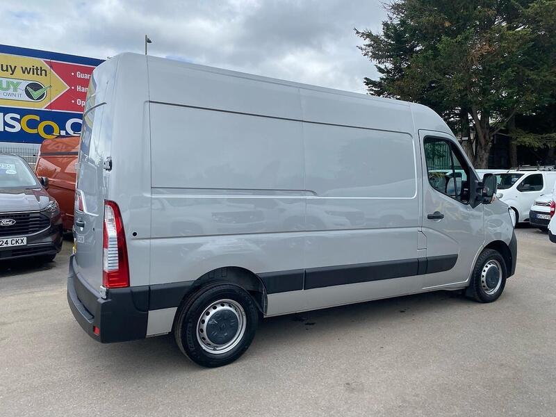 Renault 2.3 dCi 35 Business Panel Van 4dr Diesel Manual FWD MWB Medium Roof Euro 6 (135 ps)