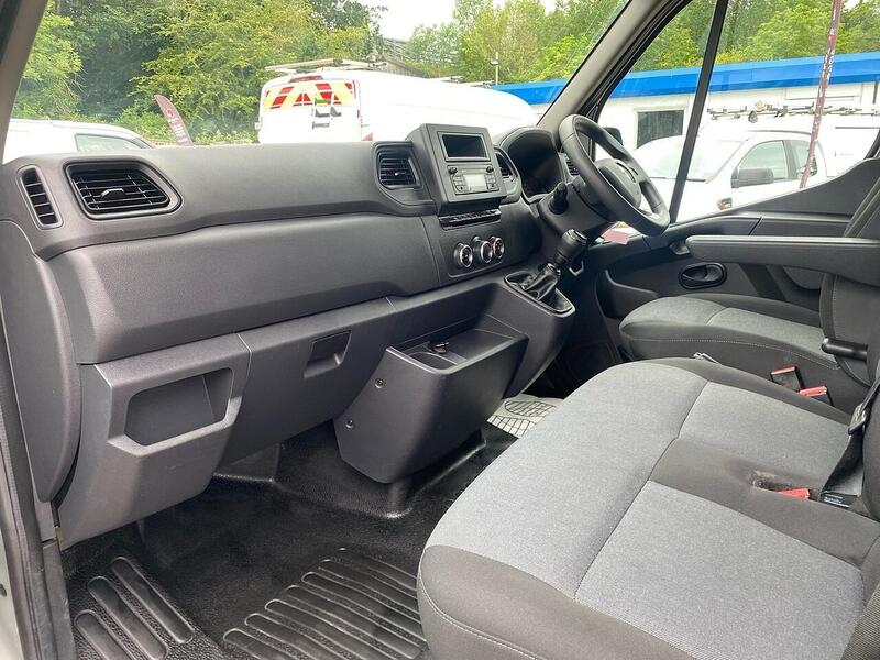 Renault 2.3 dCi 35 Business Panel Van 4dr Diesel Manual FWD MWB Medium Roof Euro 6 (135 ps)