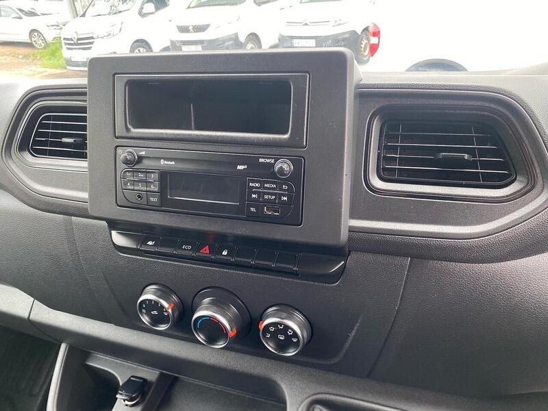 Renault 2.3 dCi 35 Business Panel Van 4dr Diesel Manual FWD MWB Medium Roof Euro 6 (135 ps)