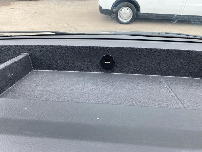 Renault 2.3 dCi 35 Business Panel Van 4dr Diesel Manual FWD MWB Medium Roof Euro 6 (135 ps)