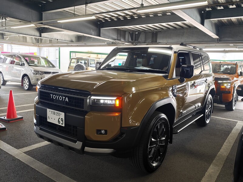 Toyota D-4D Invincible ZX SUV 2800 Automatic Diesel