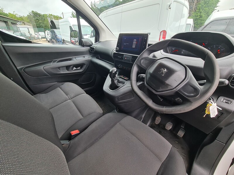 Peugeot 1.5 BlueHDi 1000 Professional Premium Standard Panel Van 5dr Diesel Manual SWB Euro 6 (100 bhp)