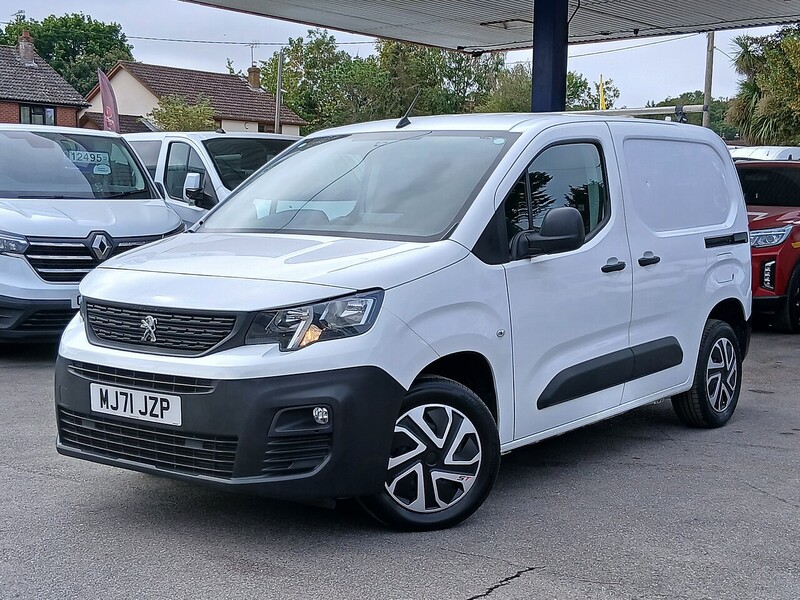 Peugeot 1.5 BlueHDi 1000 Professional Premium Standard Panel Van 5dr Diesel Manual SWB Euro 6 (100 bhp)
