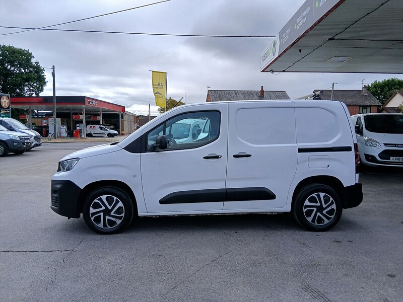 Peugeot 1.5 BlueHDi 1000 Professional Premium Standard Panel Van 5dr Diesel Manual SWB Euro 6 (100 bhp)