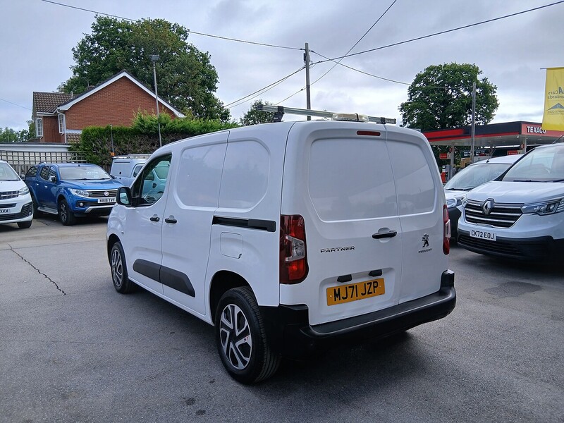 Peugeot 1.5 BlueHDi 1000 Professional Premium Standard Panel Van 5dr Diesel Manual SWB Euro 6 (100 bhp)