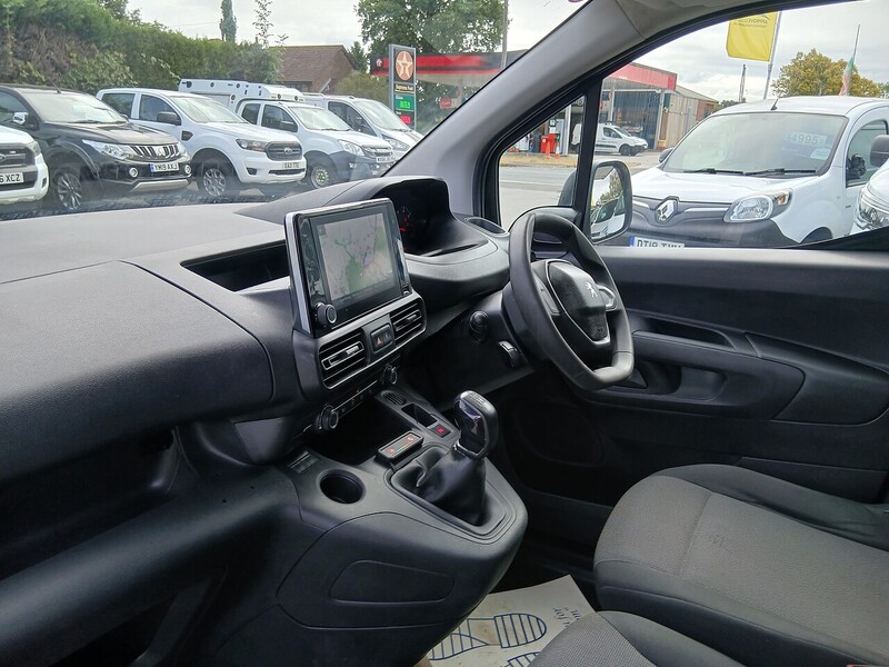 Peugeot 1.5 BlueHDi 1000 Professional Premium Standard Panel Van 5dr Diesel Manual SWB Euro 6 (100 bhp)