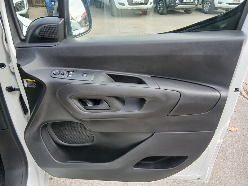 Peugeot 1.5 BlueHDi 1000 Professional Premium Standard Panel Van 5dr Diesel Manual SWB Euro 6 (100 bhp)
