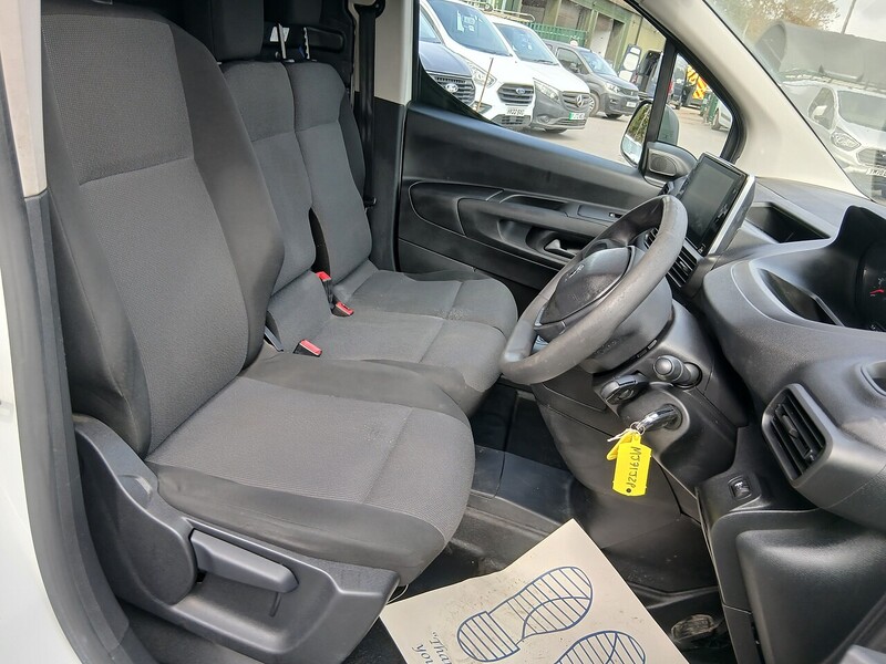 Peugeot 1.5 BlueHDi 1000 Professional Premium Standard Panel Van 5dr Diesel Manual SWB Euro 6 (100 bhp)