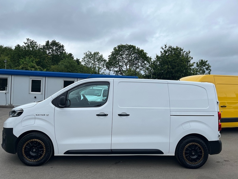 Toyota 75kWh Icon Medium Panel Van 6dr Electric Auto MWB (7kW OBC) (136 bhp)