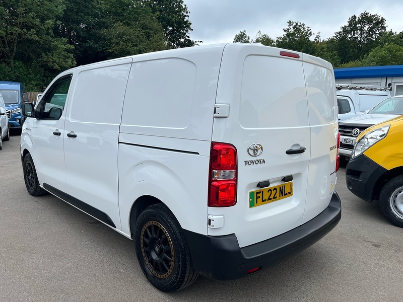 Toyota 75kWh Icon Medium Panel Van 6dr Electric Auto MWB (7kW OBC) (136 bhp)