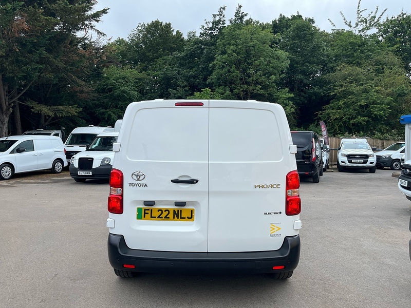 Toyota 75kWh Icon Medium Panel Van 6dr Electric Auto MWB (7kW OBC) (136 bhp)