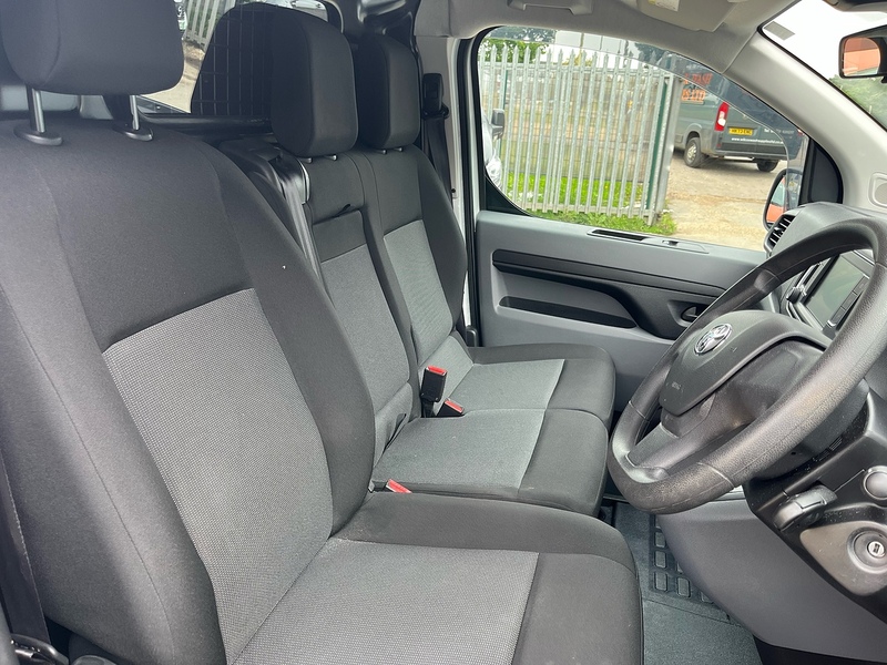Toyota 75kWh Icon Medium Panel Van 6dr Electric Auto MWB (7kW OBC) (136 bhp)