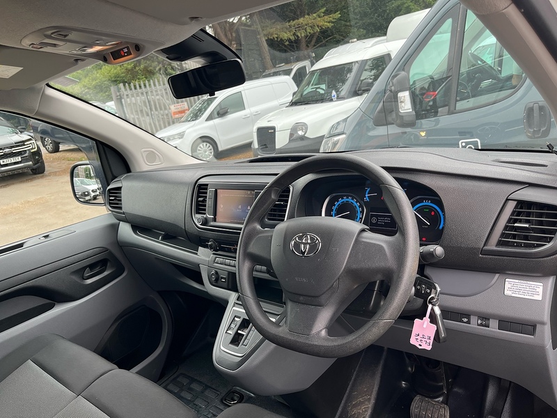 Toyota 75kWh Icon Medium Panel Van 6dr Electric Auto MWB (7kW OBC) (136 bhp)