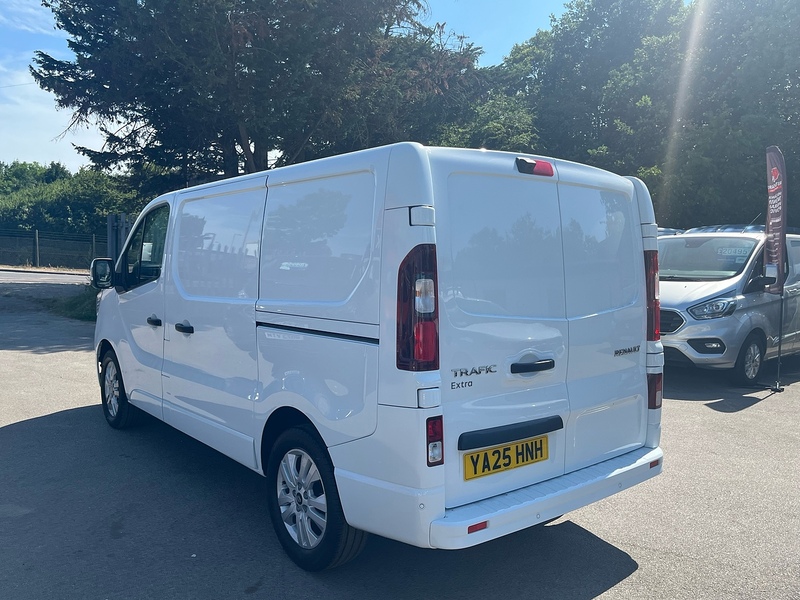 Renault 2.0 dCi Blue SL30 Extra Panel Van 5dr Diesel Auto L1 H1 Euro 6 (s/s) (150 ps)