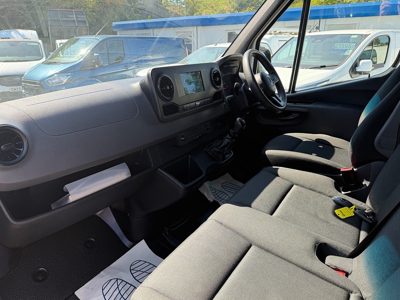 Mercedes-Benz 2.0 315 CDI Progressive Panel Van 5dr Diesel Manual RWD L2 H2 Euro 6 (s/s) (150 ps)